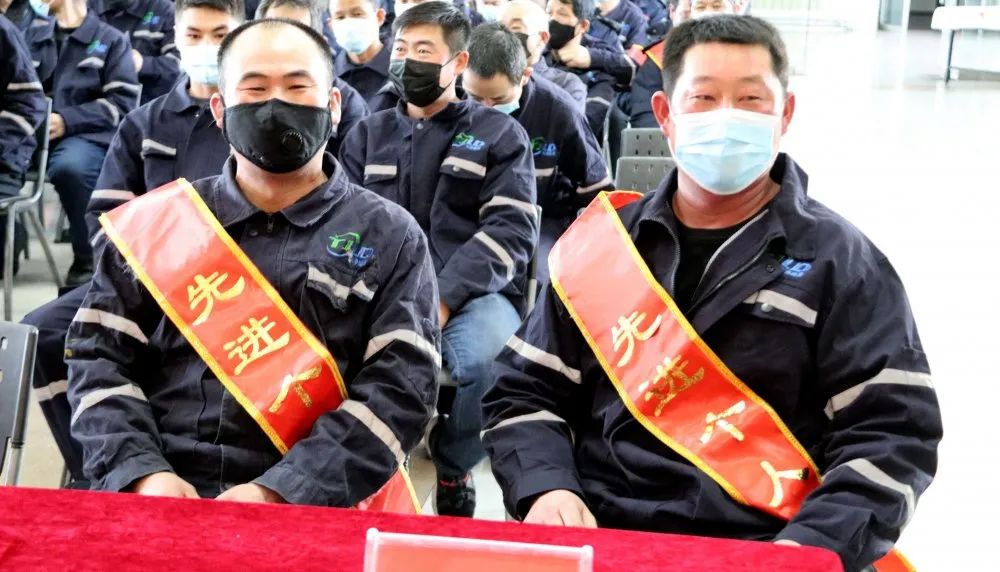 寧夏天凈隆鼎碳化硅有限公司|西北碳化硅|綠碳化硅|黑碳化硅|碳化硅微粉|碳化硅顆粒|煉鋼用碳化硅
