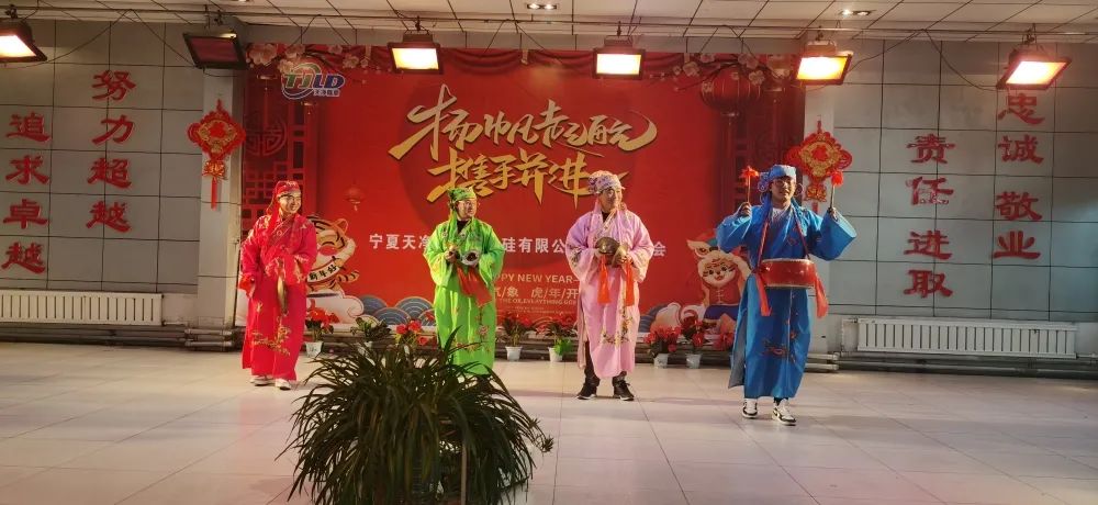 寧夏天凈隆鼎碳化硅有限公司|西北碳化硅|綠碳化硅|黑碳化硅|碳化硅微粉|碳化硅顆粒|煉鋼用碳化硅 寧夏天凈隆鼎碳化硅有限公司|西北碳化硅|綠碳化硅|黑碳化硅|碳化硅微粉|碳化硅顆粒|煉鋼用碳化硅